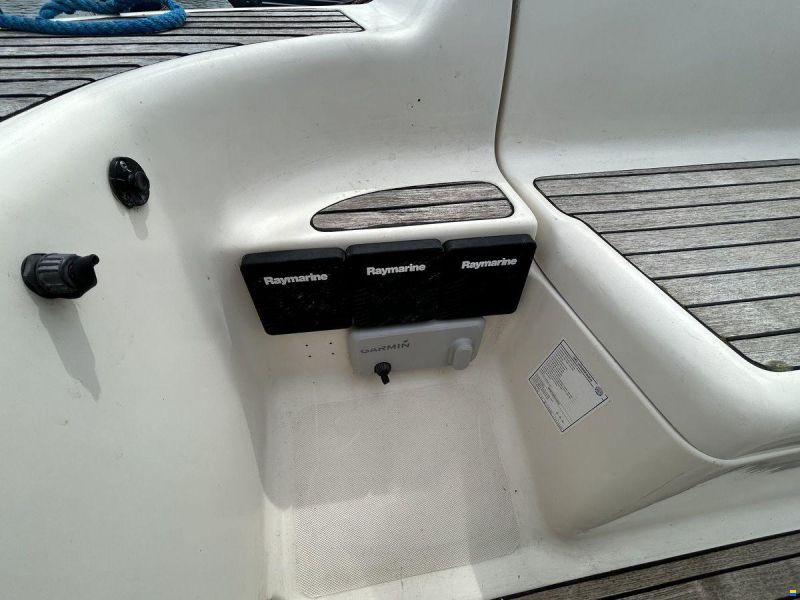 Bavaria 37