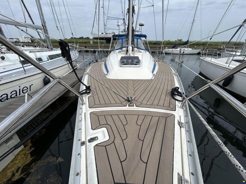 Bavaria 37