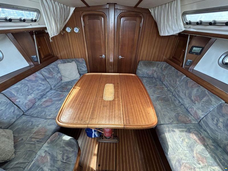 Bavaria 37