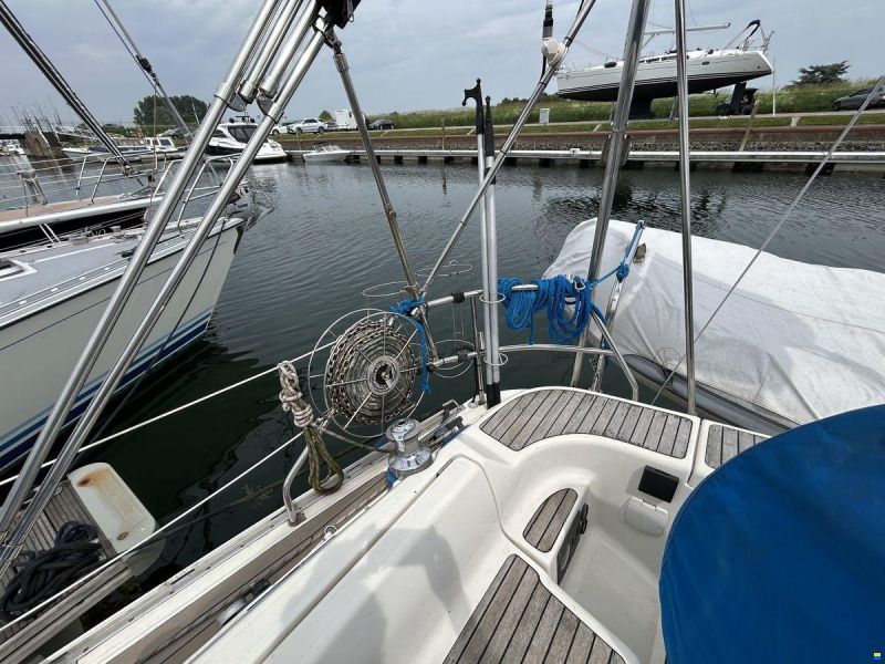 Bavaria 37