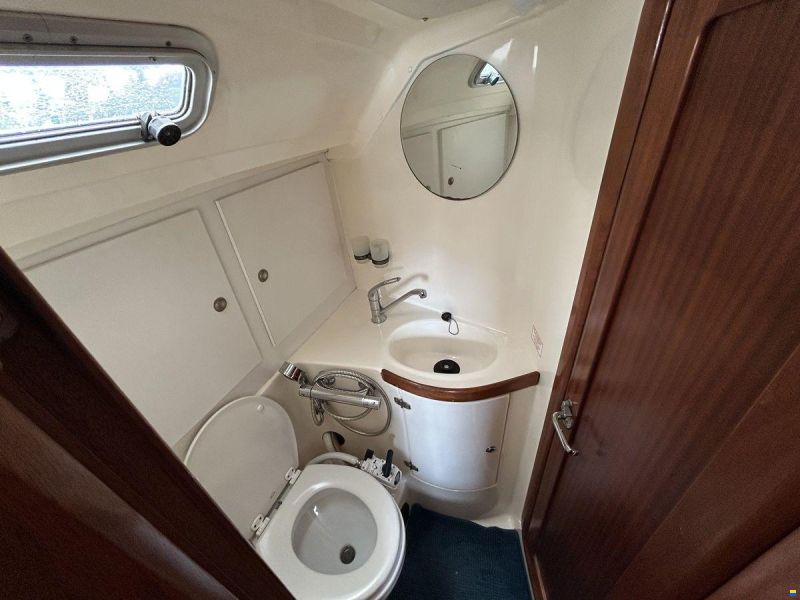 Bavaria 37