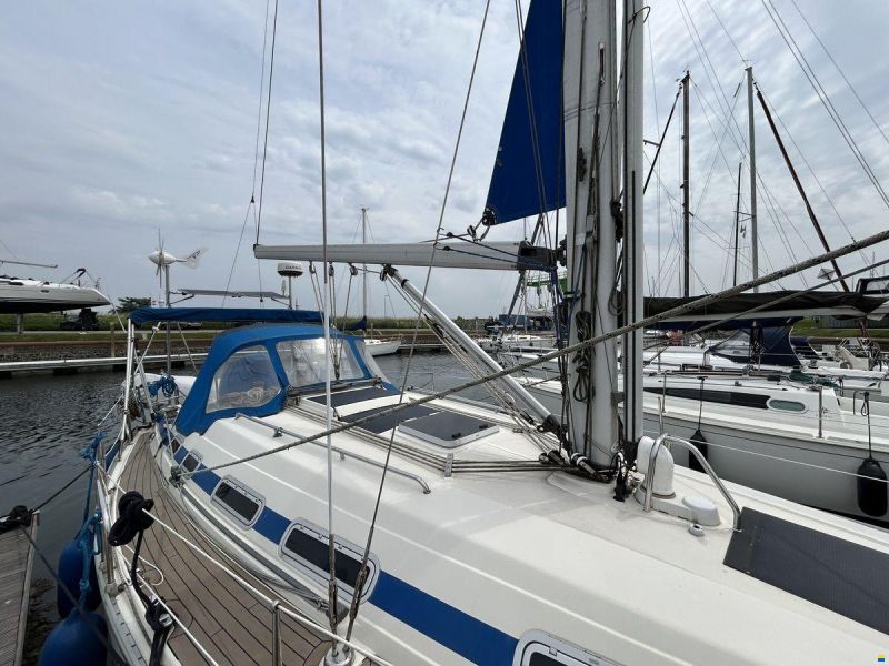 Bavaria 37