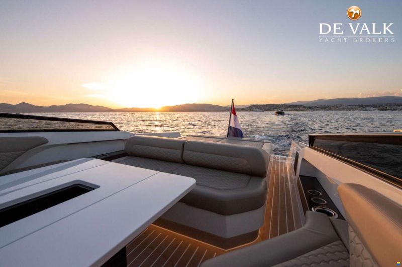 Reborn 40 R Cabin