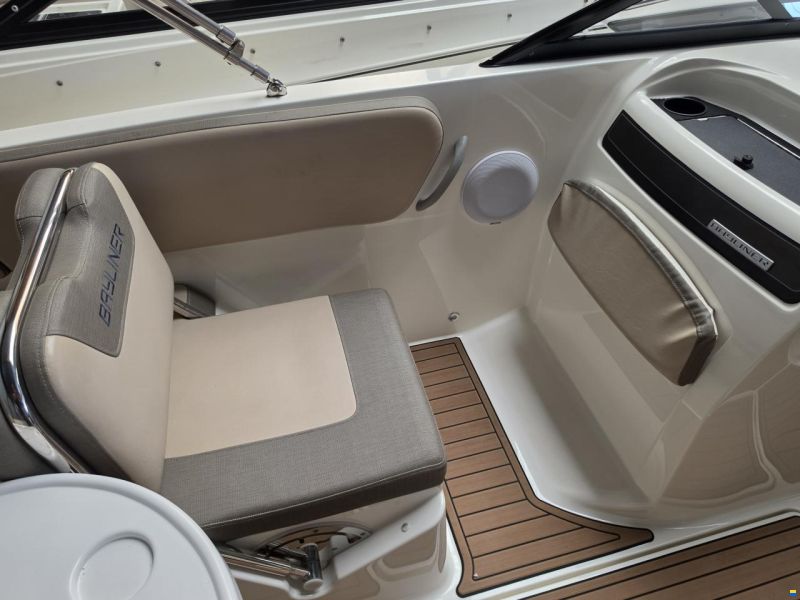Bayliner VR6
