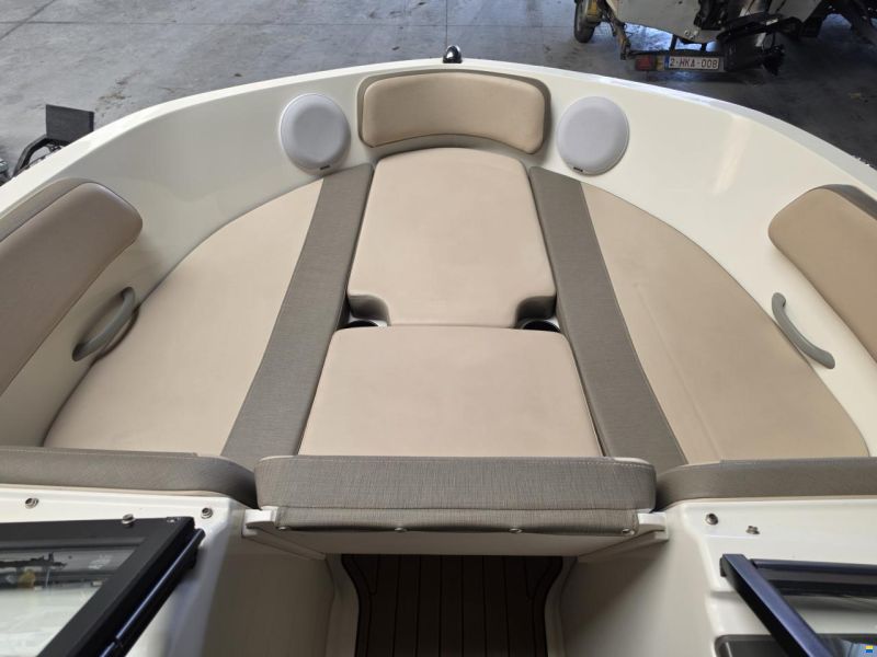 Bayliner VR6