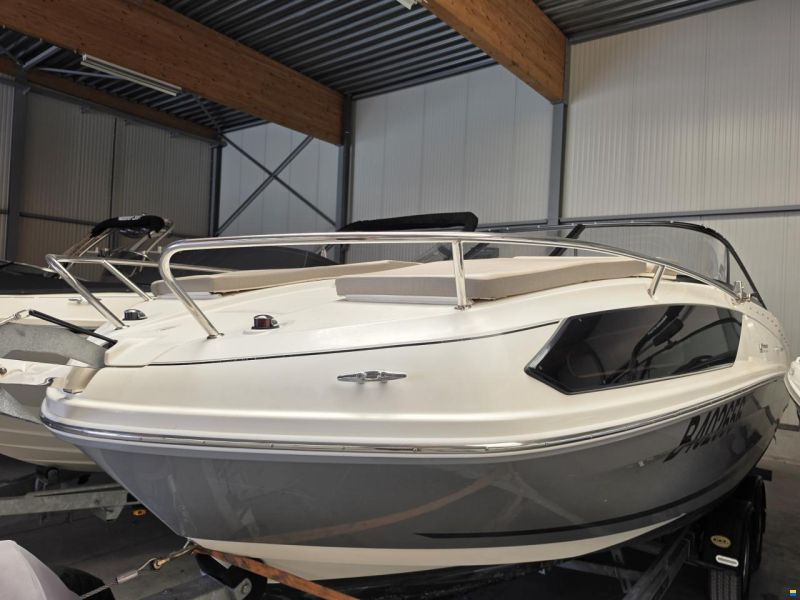 Bayliner VR6 cuddy