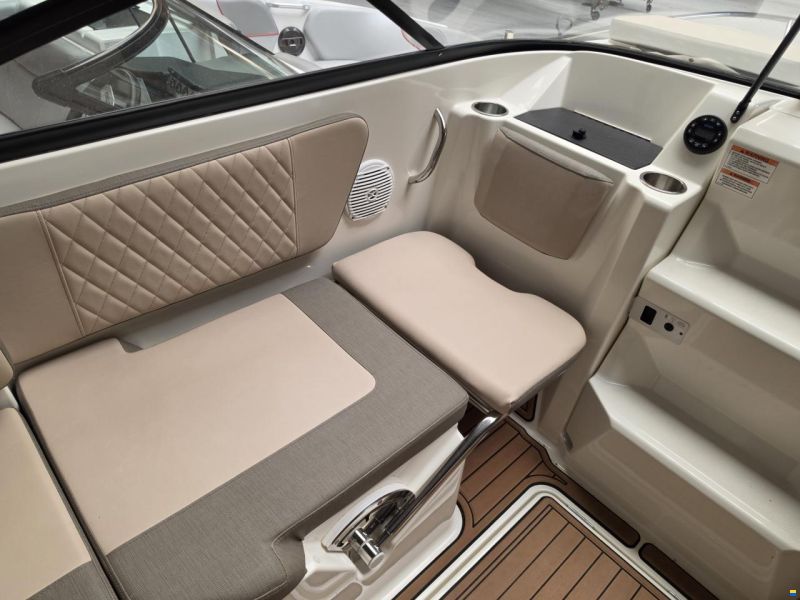 Bayliner VR6 cuddy