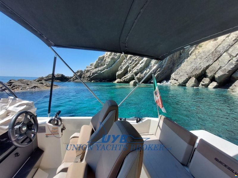 Quicksilver Activ 675 Sundeck