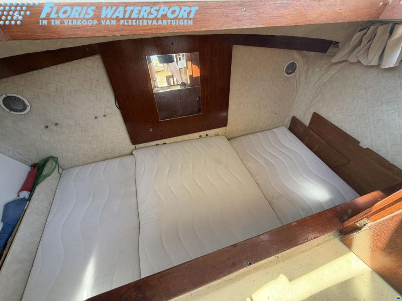 Marco Yachts 810
