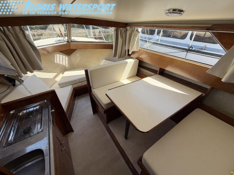 Marco Yachts 810