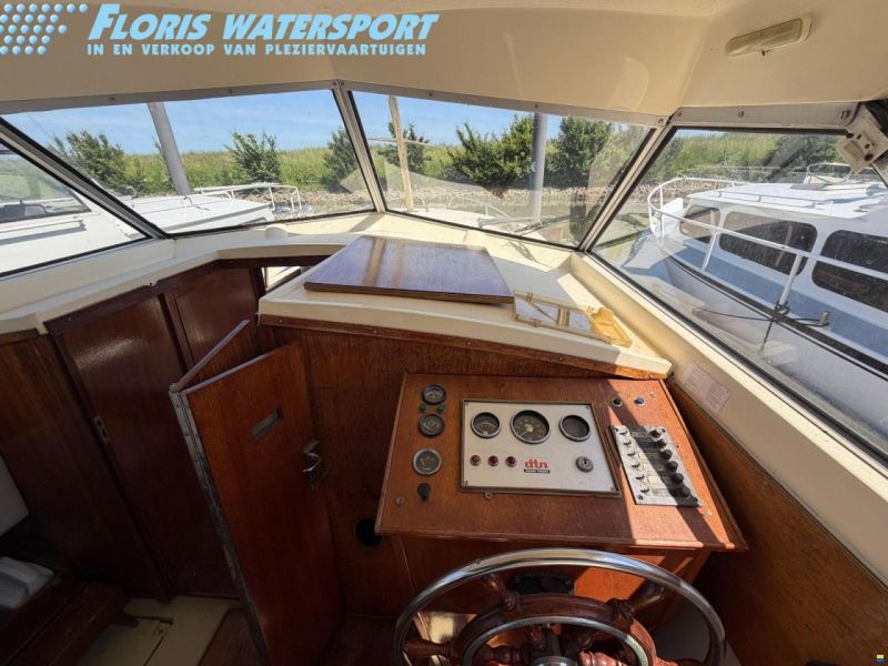 Marco Yachts 810