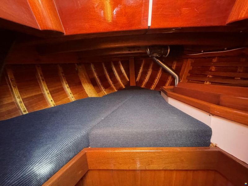 Mahogany Yacht 32