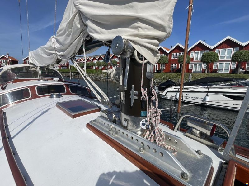 Mahogany Yacht 32
