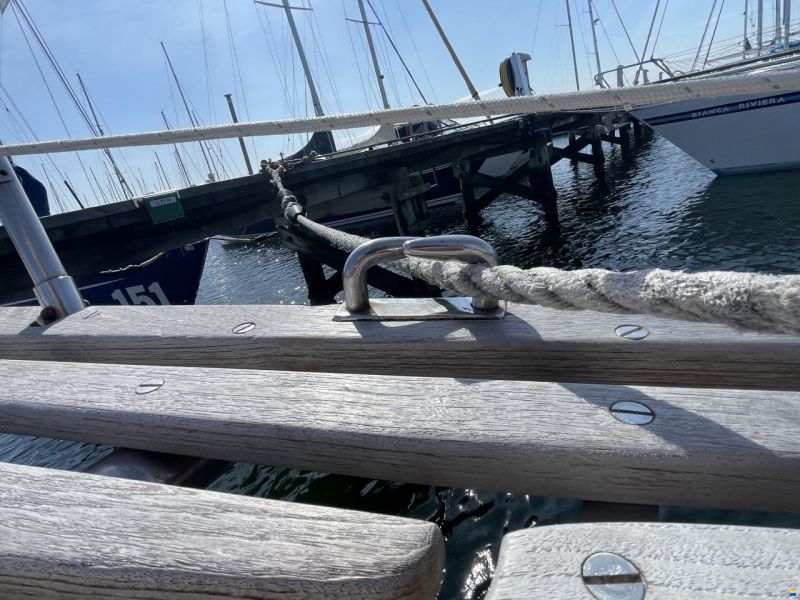 Mahogany Yacht 32
