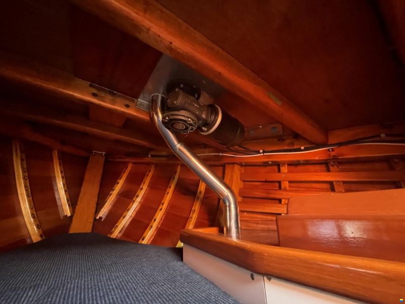 Mahogany Yacht 32