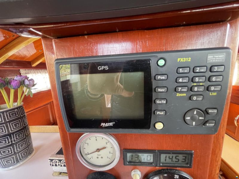 Mahogany Yacht 32