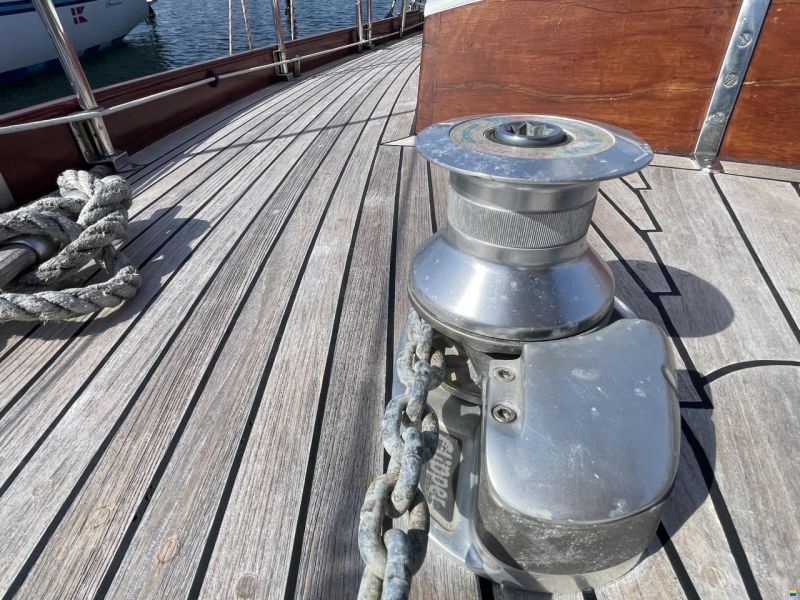 Mahogany Yacht 32