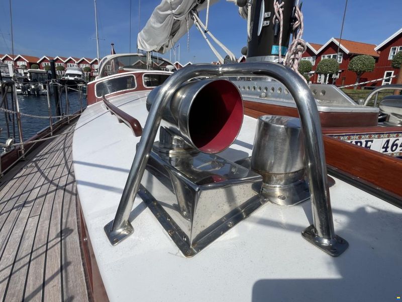 Mahogany Yacht 32