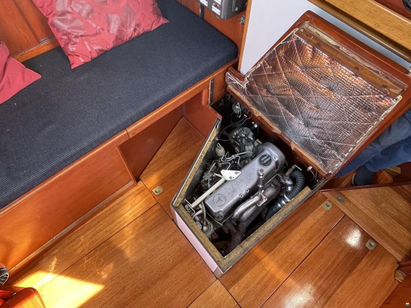 Mahogany Yacht 32