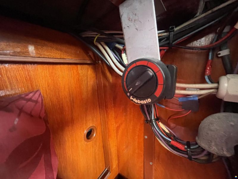 Mahogany Yacht 32