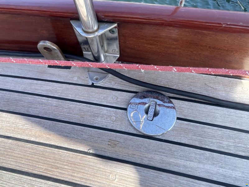 Mahogany Yacht 32