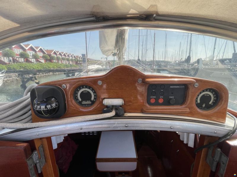 Mahogany Yacht 32