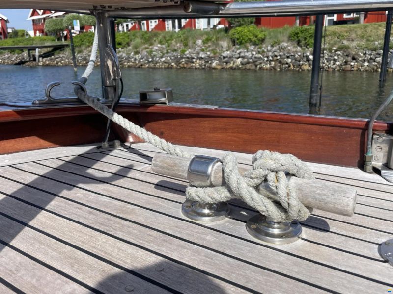 Mahogany Yacht 32