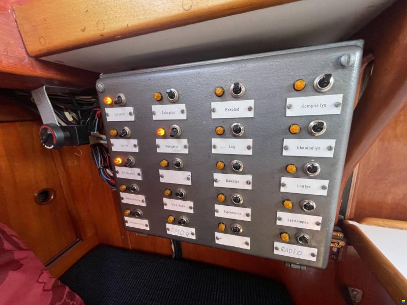 Mahogany Yacht 32
