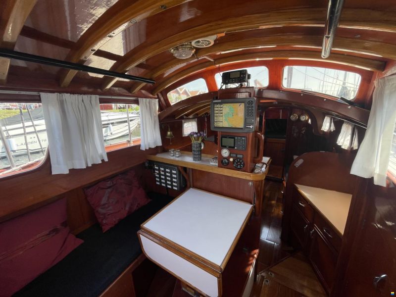 Mahogany Yacht 32