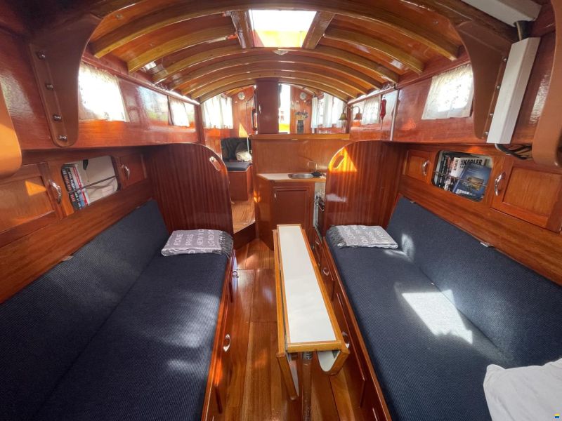 Mahogany Yacht 32