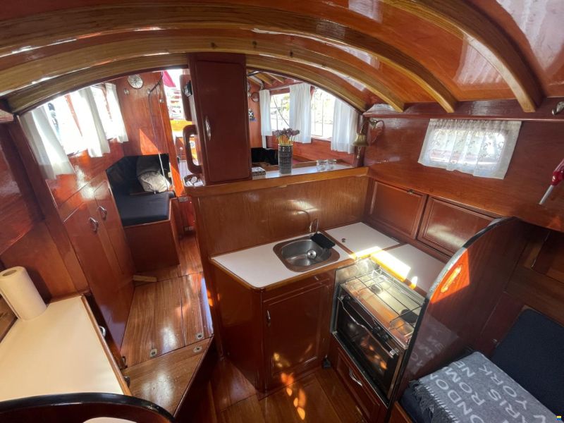 Mahogany Yacht 32