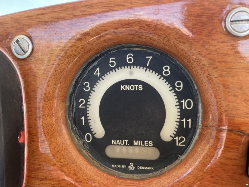 Mahogany Yacht 32