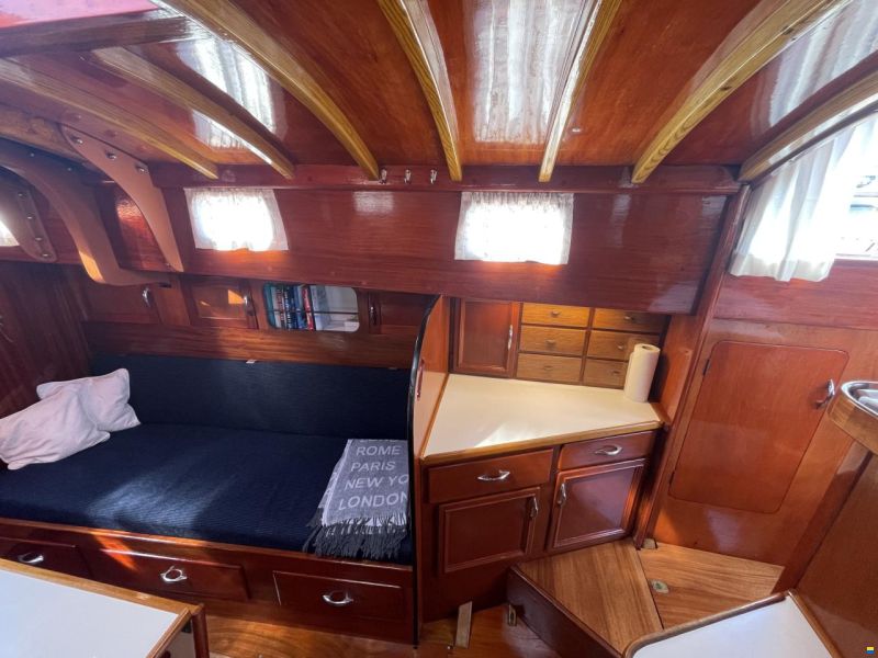 Mahogany Yacht 32