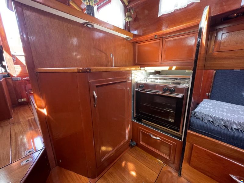 Mahogany Yacht 32