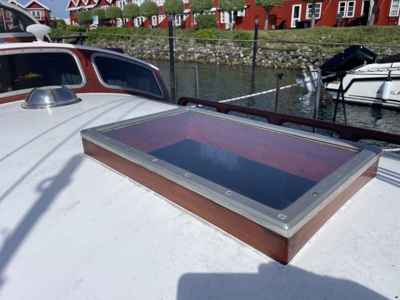 Mahogany Yacht 32