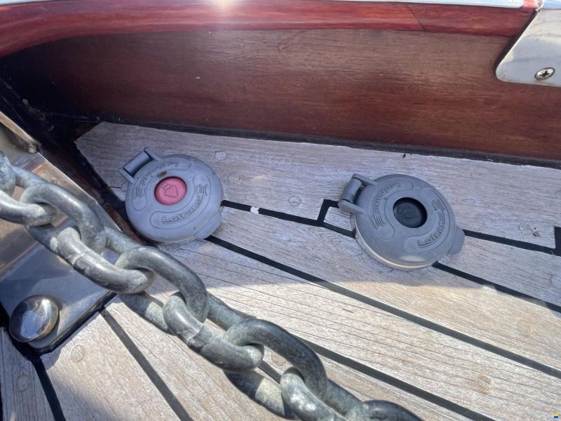 Mahogany Yacht 32