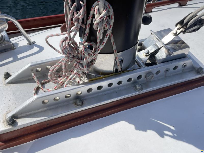 Mahogany Yacht 32