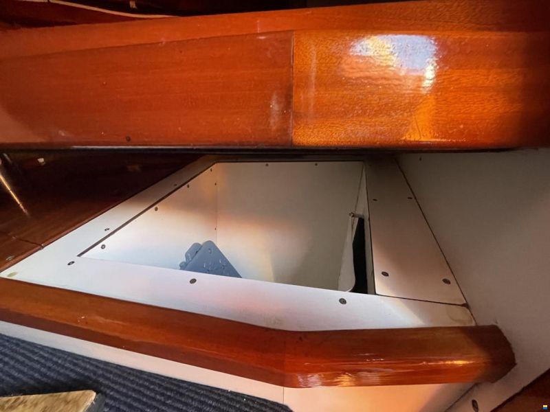 Mahogany Yacht 32