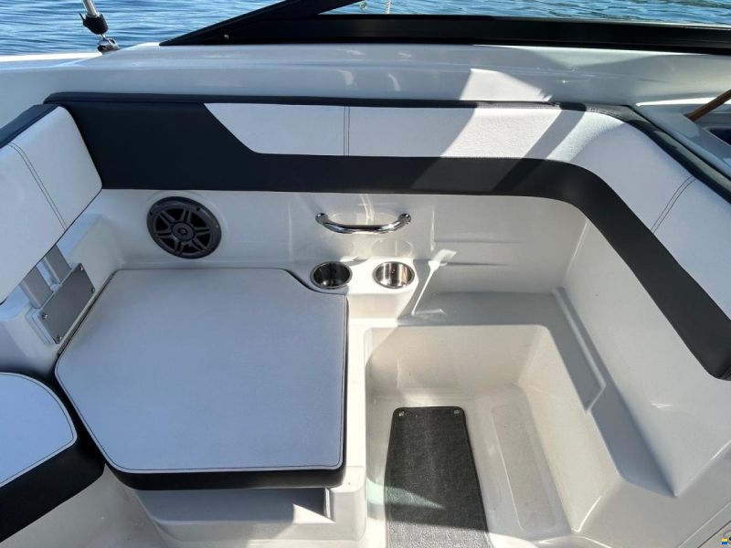 Sea Ray 19 SPXE