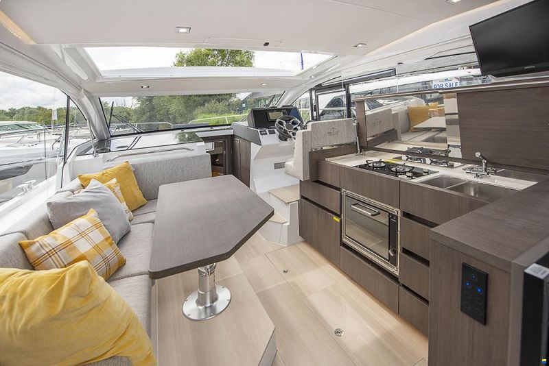 Sealine C335