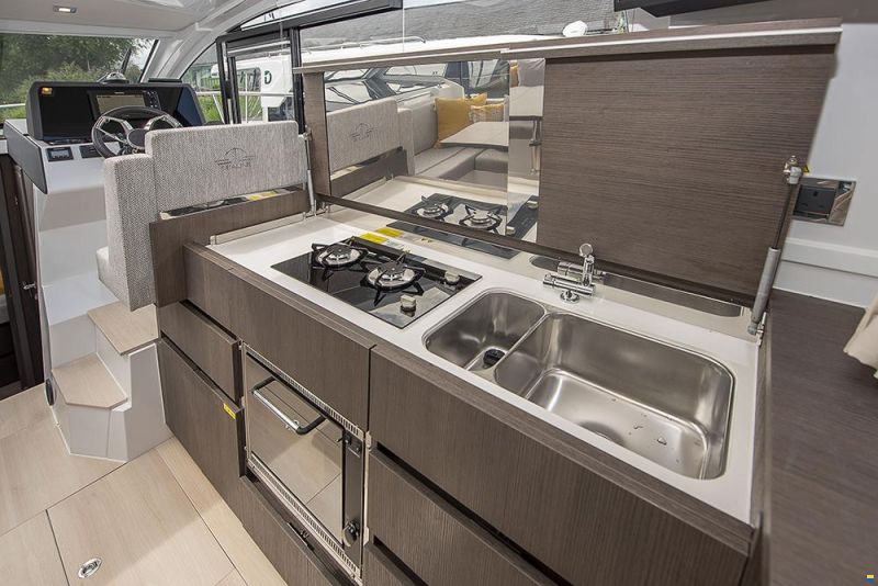 Sealine C335