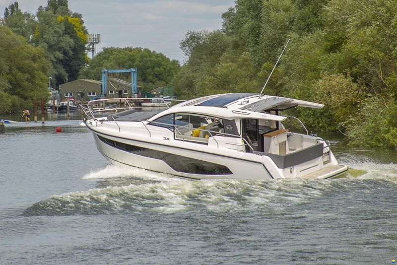 Sealine C335
