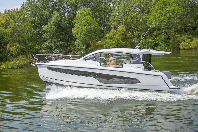 Sealine C335