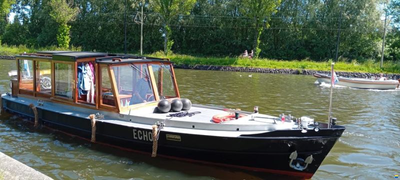 Watertaxi-Salonboot