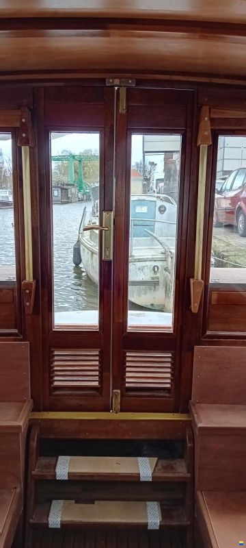 Watertaxi-Salonboot