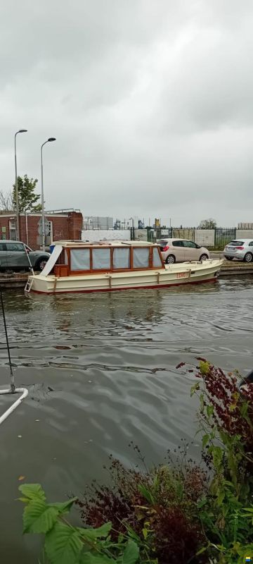 Autoboot-Salonboot-staal