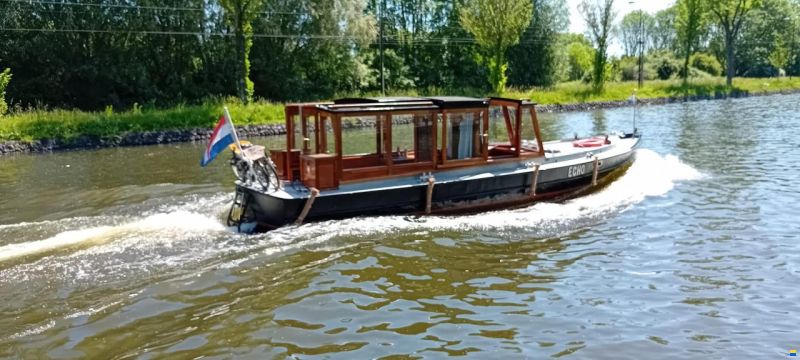 Watertaxi-Salonboot