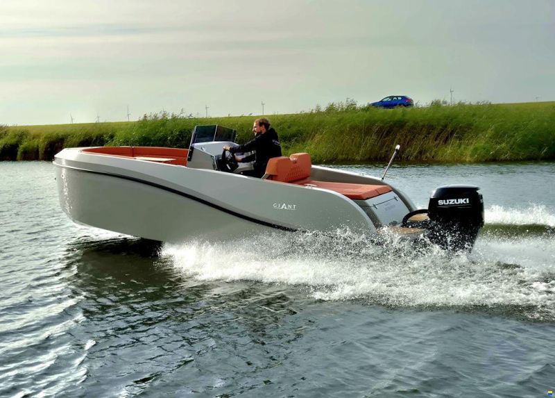 Giant 660 Tender