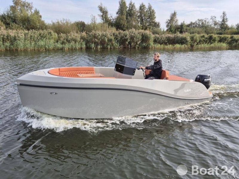 Giant 660 Tender