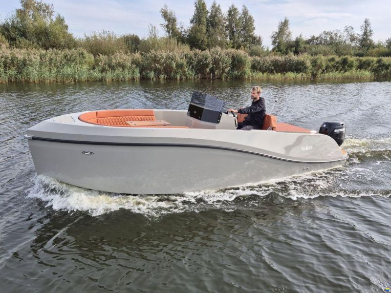 Giant 660 Tender